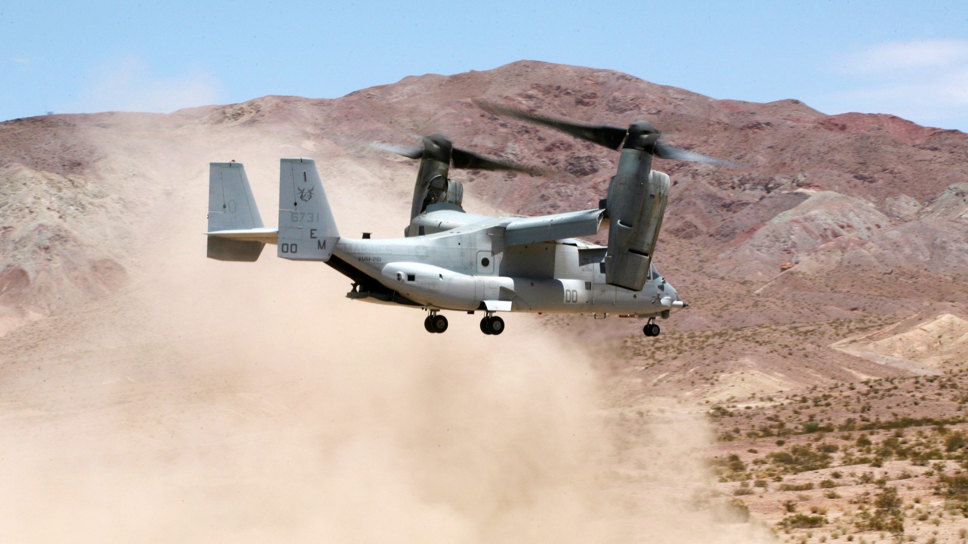 2017年西部半决赛：在“火箭之夜”中，库里连续投中数个超远三分，帮助勇士大比分领先