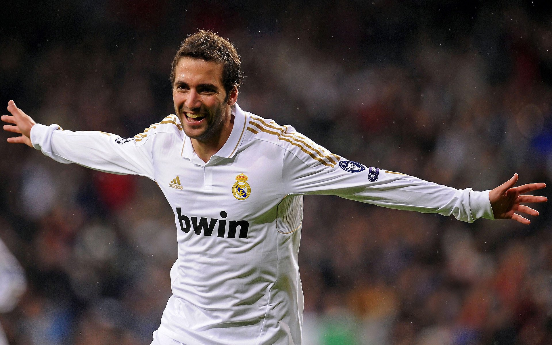 意甲冲突激烈：场上场下的精彩互动，意甲各队最新关系