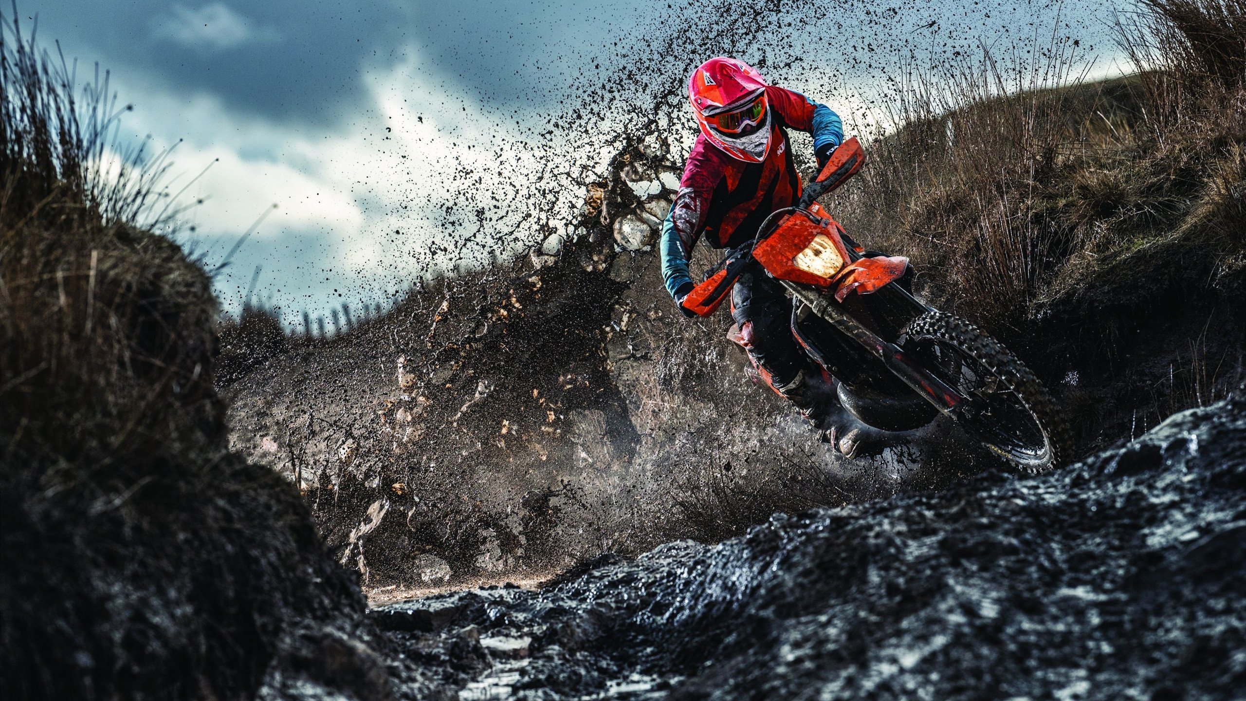 九游体育登录入口-水球赛场瑞士男队防守严密，瑞士队打球风格